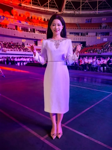 學(xué)校師生參加2025屆濟(jì)南市大學(xué)生畢業(yè)典禮演出